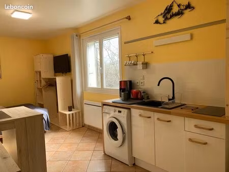 jolie studio meublé au bord du lac de serre ponçon