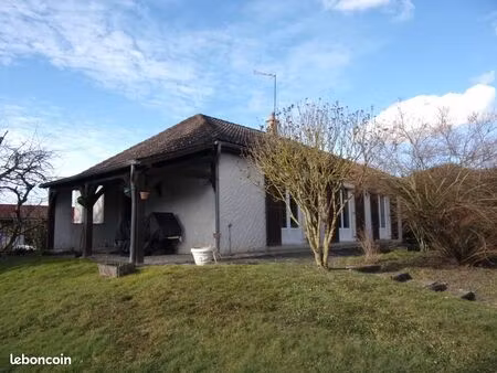 lusigny  sur 760 m²  pavillon indépendant sur sous-sol semi enterré