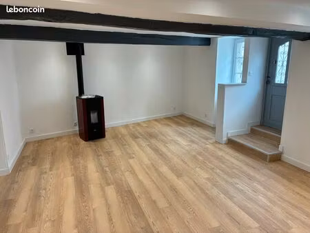 maison mitoyenne rénovée – 3 chambres – cuisine équipée – cour privative