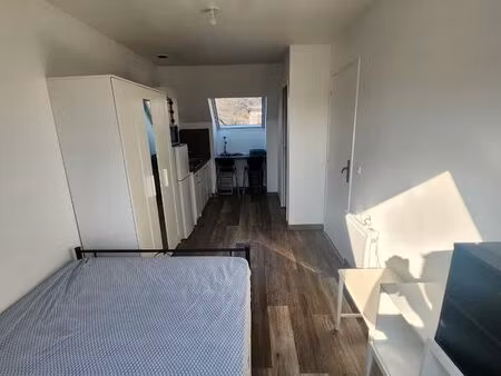 studio meuble 12min pied rere   elec eau chauffage   internet compris