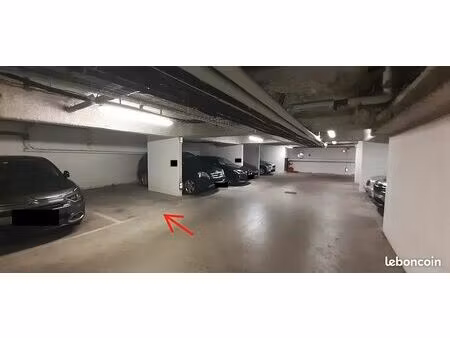à louer : parking sécurisé pantin - métro hoche & rer e - 105/mois