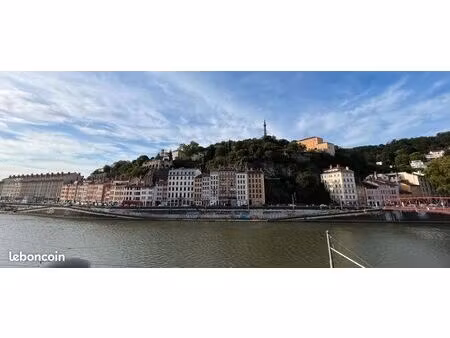 84 m² avec vue exceptionnelle et sans vis-à-vis sur la saône – garage fermé sur le palier 