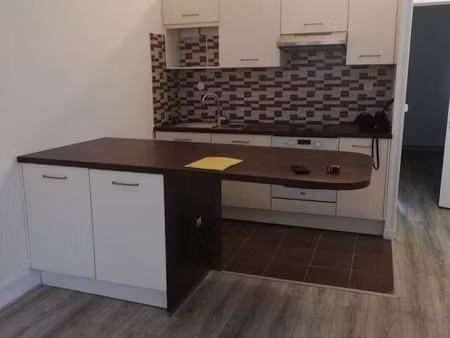 beau t2 meublé de 36 m² – lumineux – cuisine équipée – 850 charges comprises