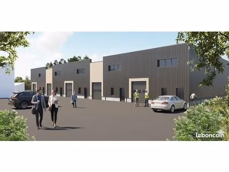 local d'activités / entrepôt neuf avec 6 5 m de hauteur sous plafond et une grande porte s