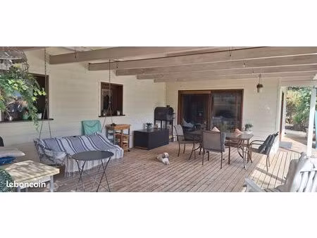 maison en madrier dans secteur très calme  vue imprenable