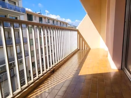 appartement t1 -tres lumineux-centre -tres bon emplacement-proche commerce