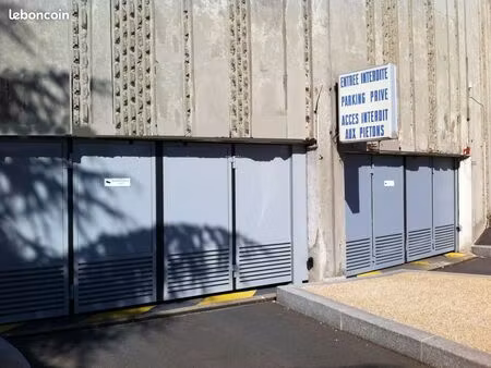 a bagnolet  parking couvert à vendre  emplacement idéal. investissement locatif sans souci