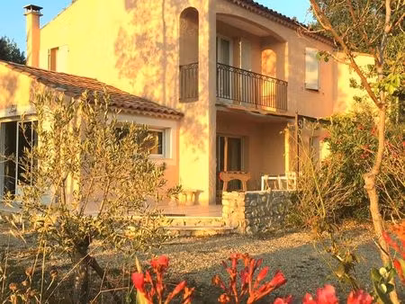 vue panoramique. belle maison 4 chambres avec jardin