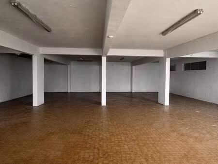 local 100 m² tampon