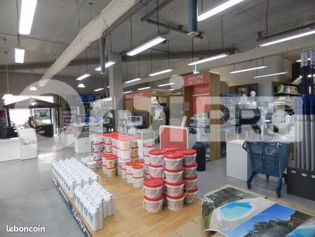 local commercial 401 m²