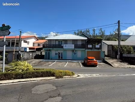 local professionnel très bien situé