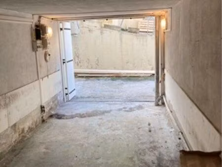 box de 17m2 boulevard madame mere