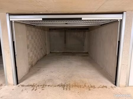 grand garage fermé 18 m² – résidence neuve – caluire vassieux
