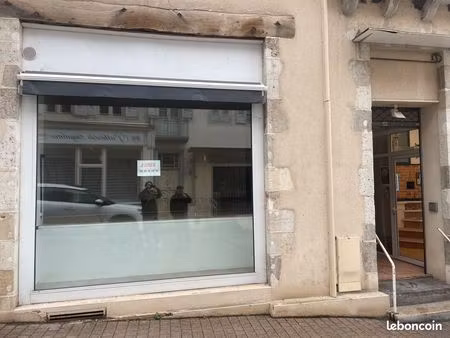 local commercial 60m2 plein centre de saint pourçain