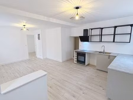 appartement rénové rez de chaussée 1 chambre en face du parc la guerche