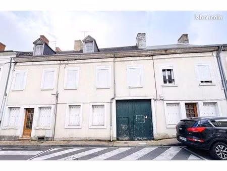 ensemble immobilier de 3 appartements et 2 maisons