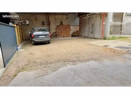 parking 500 m² 12 voitures box