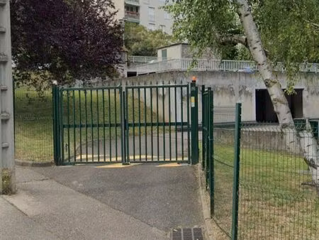 garage / box fermé à louer – la mulatière (69350) – résidence sécurisée