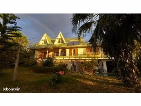 grande villa typée sur 1262m²