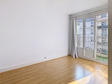 studio lumineux idéalement situé