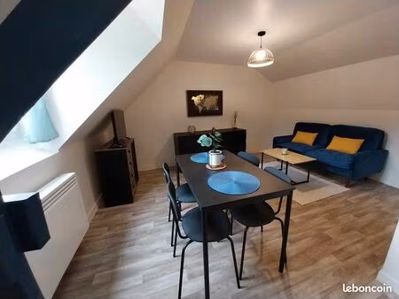 f2 refait à neuf au centre ville de précigné