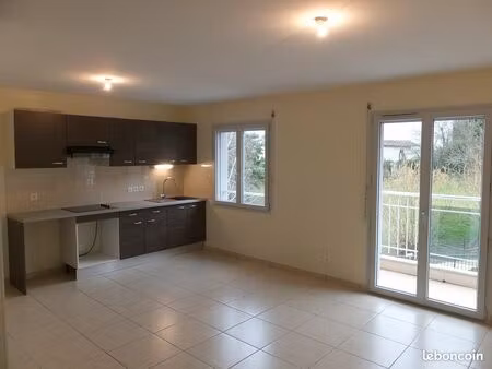 t2 balcon parking chauffage sol rez de chaussee