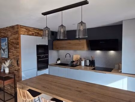 très bel appartement lumineux de 69 m² – entièrement rénové en 2021 – vue mont-blanc – sal