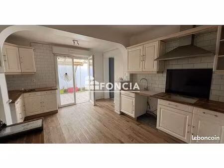 a vendre - maison 8 pièces - proche commerces et transports