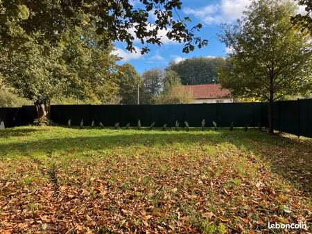 a louer terrain pour jardinage / ruches à montfort le gesnois