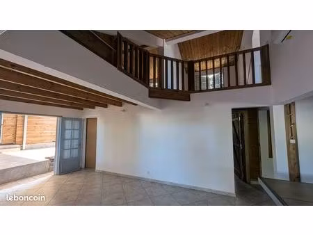 location maison entierement renovee 3ch  1 bureau et 1 annexe avec grand espace vie et ter