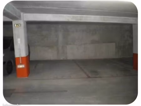 location place parking en sous sol+/-cave