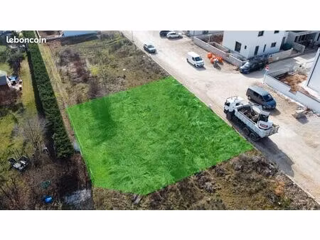 terrain constructible à ahuy