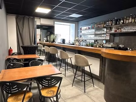 local commercial (actuellement bar) prêt a être exploité