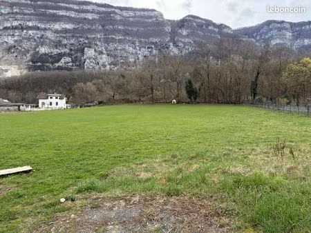 terrain constructible - 660 m² proche frontière