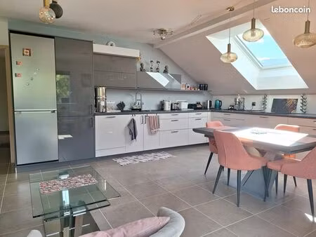 t3 de 67 m2 à doussard (dpe = c) sans vis à vis