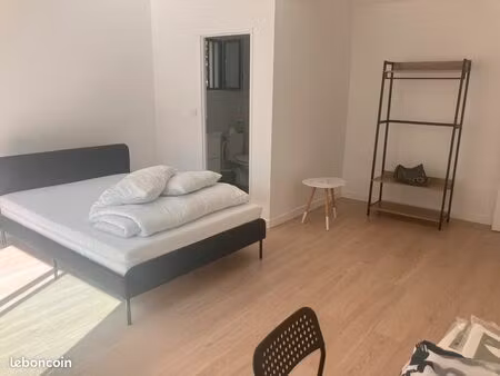 chambre meublée avec salle de bain privée – rer b saint-rémy