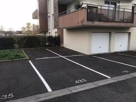 grande place de parking double (en enfilade) - sécurisée - moissy