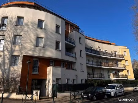 à louer place de parking