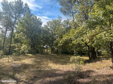 terrain 640 m² greasque