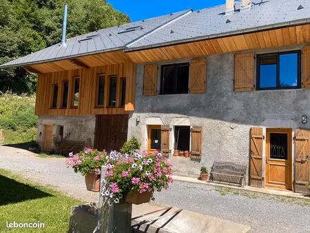 seythenex dans ancienne ferme bel appartement traversant de plein pied avec jardin et park