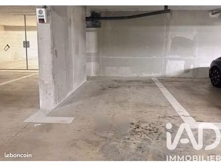 parking/box guyancourt