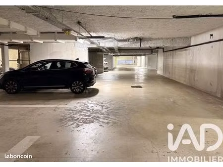 parking/box guyancourt
