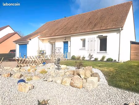 a quelques minutes de beaumont-sur-sarthe maison avec terrain paysage