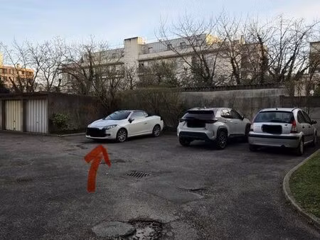 place parking bondy mairie