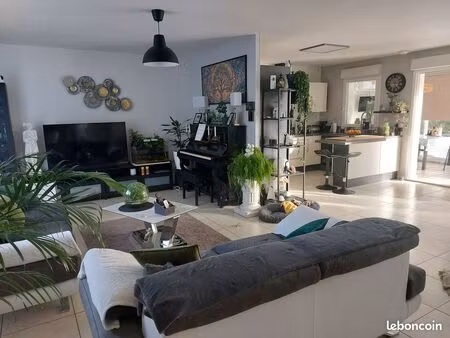 maison d'habitation contemporaine familiale 145 m2