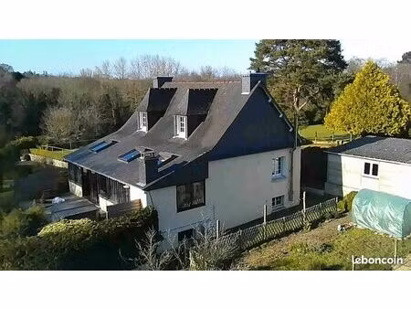 propriété 1.2 ha clôturé  néo-bretonne 140 m²  sous-sol et parc chevaux