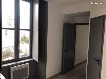 grand studio 32 m² + place de parking plein centre des essarts en bocage