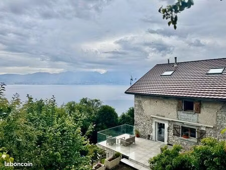 maison avec vue panoramique sur le lac leman