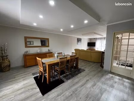 maison 8 pièces 230 m²