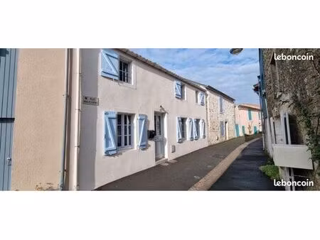 maison de charme meublée 60 m² – 2 chambres – vouvant (85) – 650 / mois